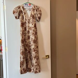 Floral Printed dress size s beige brown short sleeve v neck